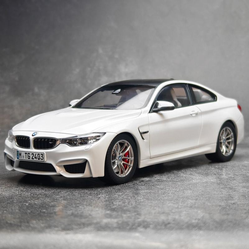

OEM diecast model 1:18 scale BM M4 F82 Coupe metal car model static display holiday gift білий