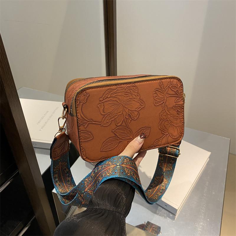 Elegant Modern Single Shoulder Crossbody Bag With Unique Design For Trendsetters