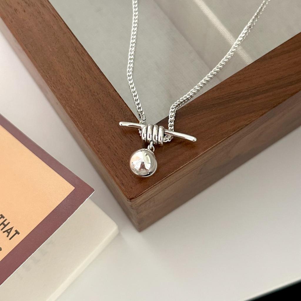 Cold Wind Light Luxury Simple Ball Pendant Necklace Female Wind Niche Simple Versatile Collarbone Chain