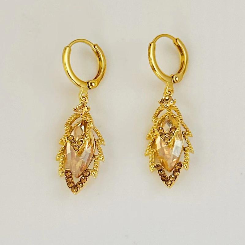 

Изысканные серьги-листья из кристаллов и бриллиантов кофейного цвета: Универсальные, Модные, Роскошные Клипсы для Ушей с Моделирующим Дизайном.