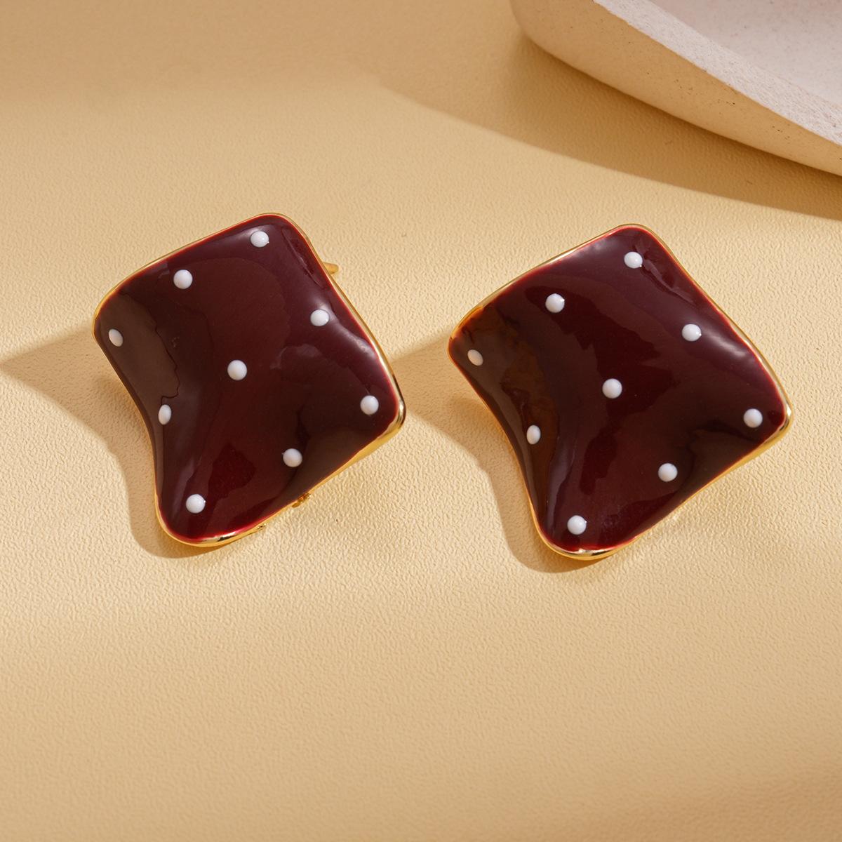 

DIGADAGU Metal Irregular Polka Dot Square Stud Earrings New Minimalist Elegant Earrings Women Everyday Zircon Accessories красный