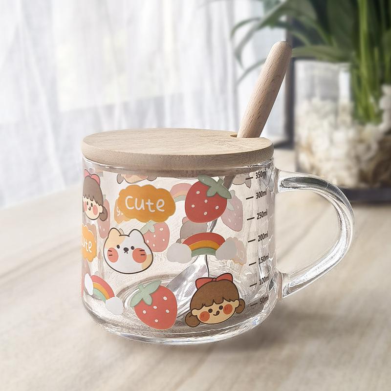 Cupa de lapte drăguță din sticlă cu pai de desene animate, cu capac și linguriță, cadou personalizat.