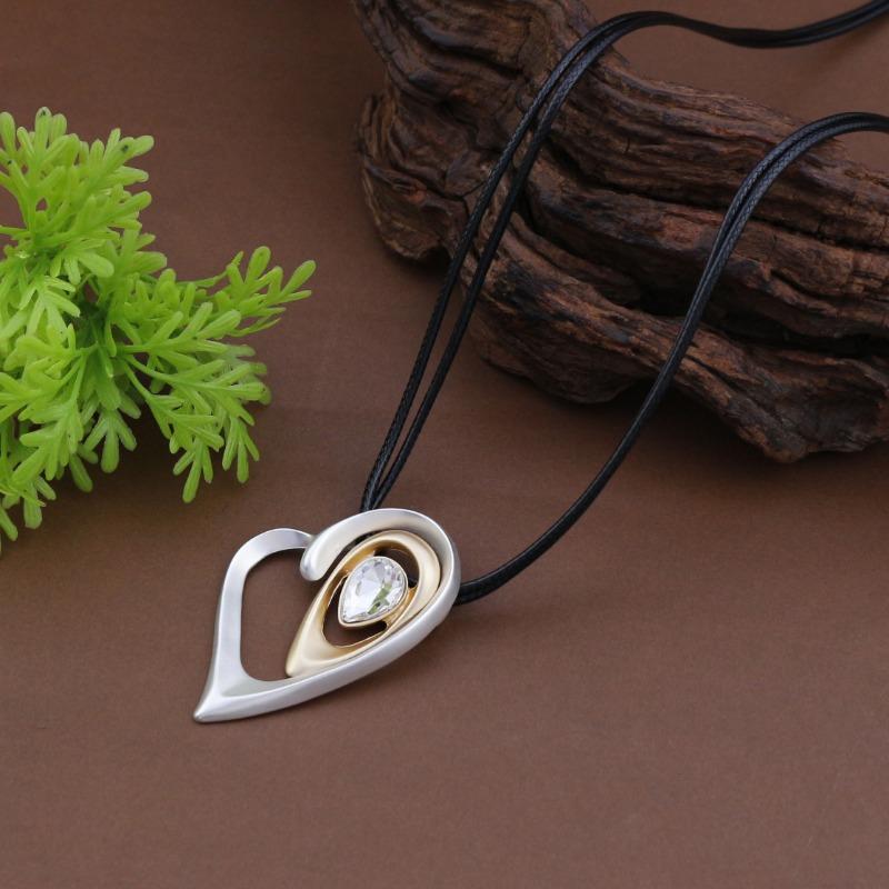 New matte hollow geometric love long pendant women's simple and advanced sense diamond-encrusted heart-shaped versatile necklace