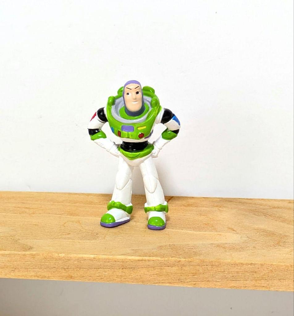[USED] Foreign book Large book Disney & Pixar 5 titles included Picture book with Buzz figure