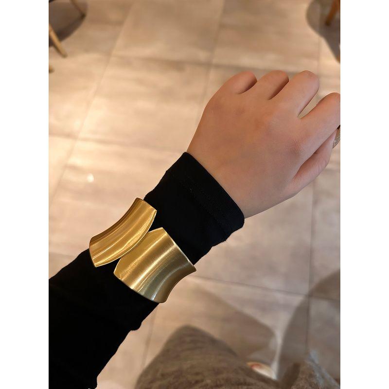 Fashion Retro Exaggerated Metal Wide Brushed Bracelet Women's Niche Temperament Bracelet 2025 Fall and Winter Sweater Accessories