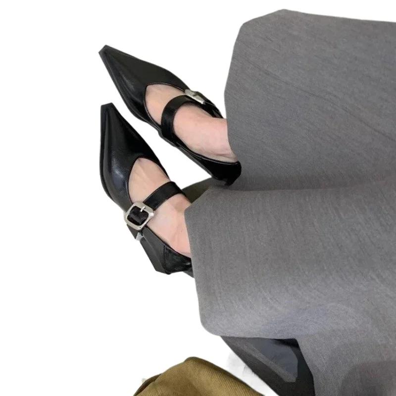 2024 New Fashionable Pointed Shallow Mouth Solid Color Single Line Buckle with Outdoor Casual Square Heel Women's High Heels