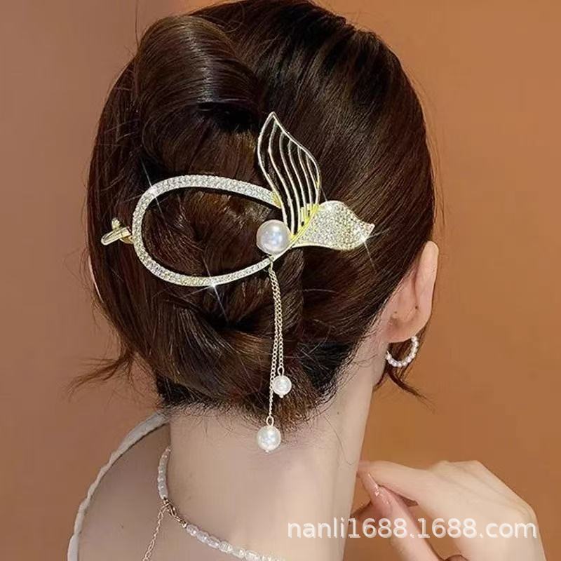 1Pc Light Luxury Versatile Elegant Fishtail Twist Clip, Sophisticated Tassel, Metal Back Hair Updo, Hair Accessory for Women