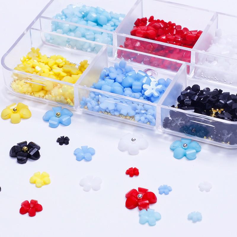 White Mini Five-Petal Flower Resin Rhinestones for Nail Art & Phone Case Decoration