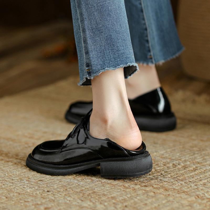 New platform fashion single shoes round head lace-up low top large size low heel casual square heel four seasons wear small leather shoes black