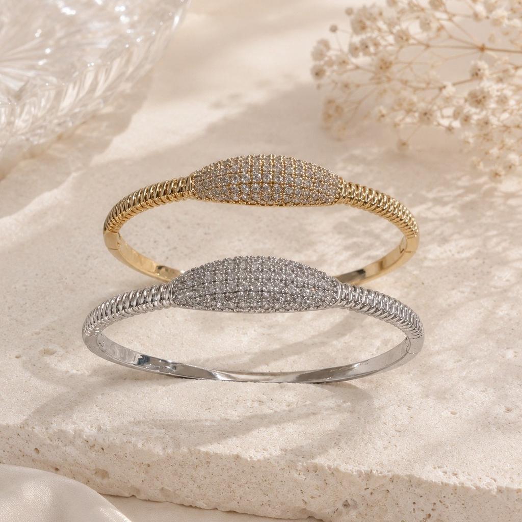 Inlaid with Zirconium Round Buckle Bracelet, Light Luxury and High-end Bracelet, Exquisite and Versatile Commuting Jewelry