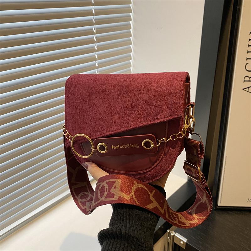 

Осень и зима ретро простая маленькая сумка женская новая модная цепочка кроссбоди женская сумка простая текстура плечевая сумка-седло красный