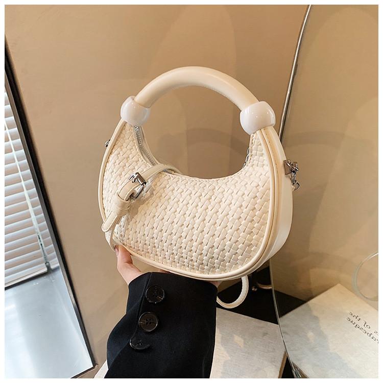IELGY Retro Woven Messenger Bag Niche Design Portable Commuter Dumpling Bag