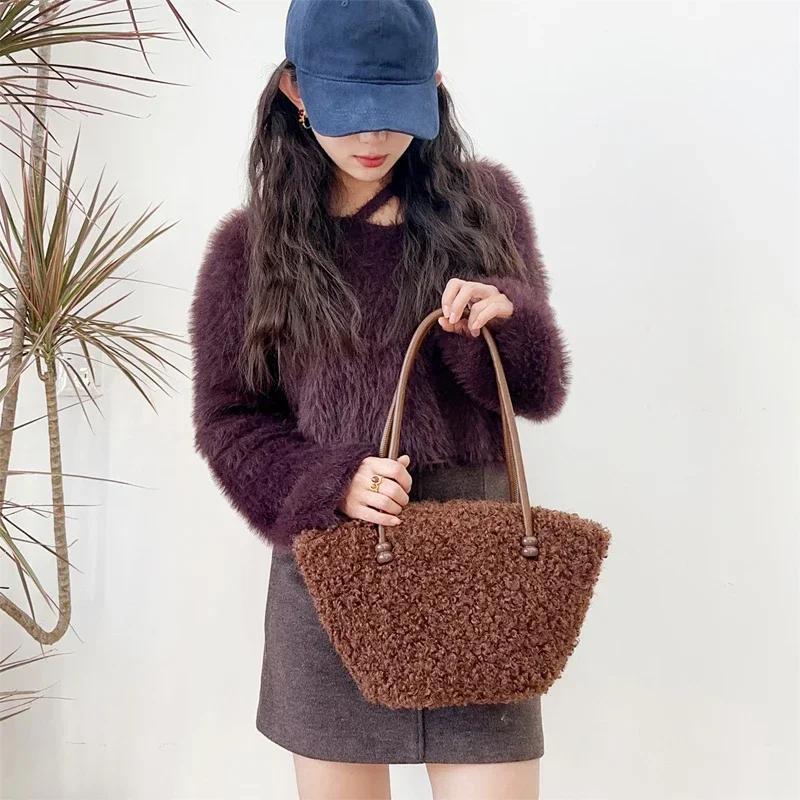 Luxury Faux Lamb Wool Tote Bag Winter Plush Handbag for Women Trendy Large Capacity Soft Fleece Shoulder Bag