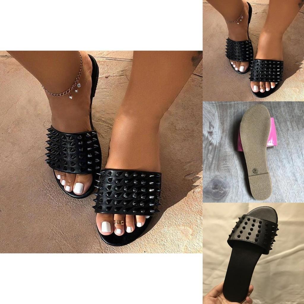 Stylish Women Sandals Casual Flat Rivet Design Slip-on Beach Shoes For Comfort