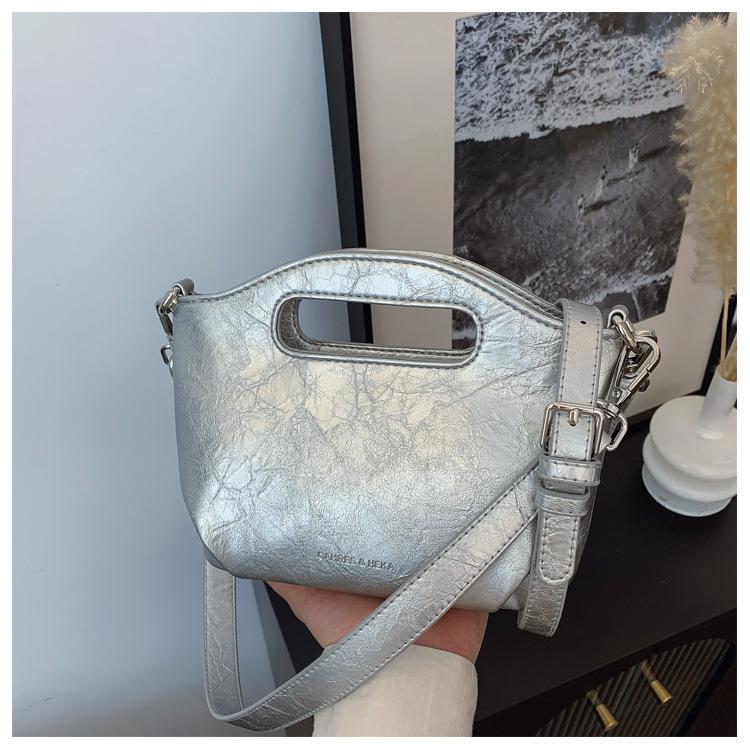 

Korean hand-carried small square bag women s 2025 spring and summer new niche fashion simple and versatile shoulder bag high-end women s bag срібний