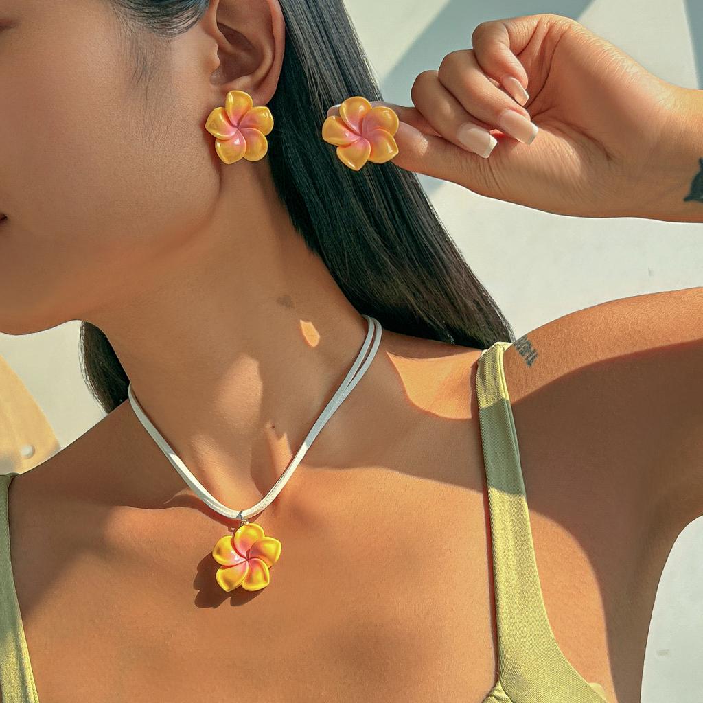 Simple Ins Wind Petal Pendant Necklace, Sweet Dopamine Color Flower Versatile Necklace Set