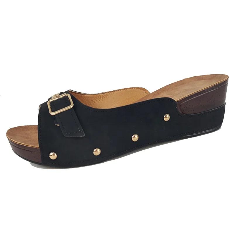 

Женские тапочки на танкетке с металлической пряжкой, модные пляжные сандалии, женские сандалии на платформе с металлической пряжкой и заклепками, обувь больших размеров 43 43