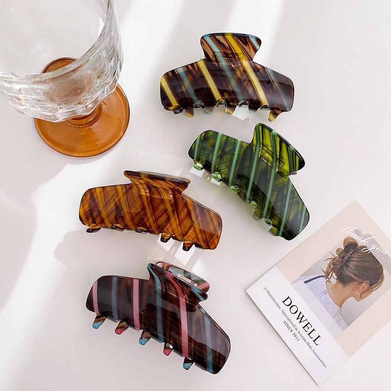 Stilvoller gestreifter Haarklammer-Clip aus Acetat für mühelose und schicke Frisuren für Frauen