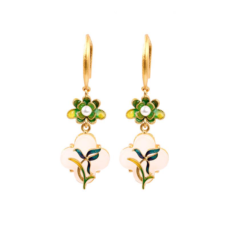 Influencer-Recommended Chinese Enamel Imitation Jade Clover Earrings