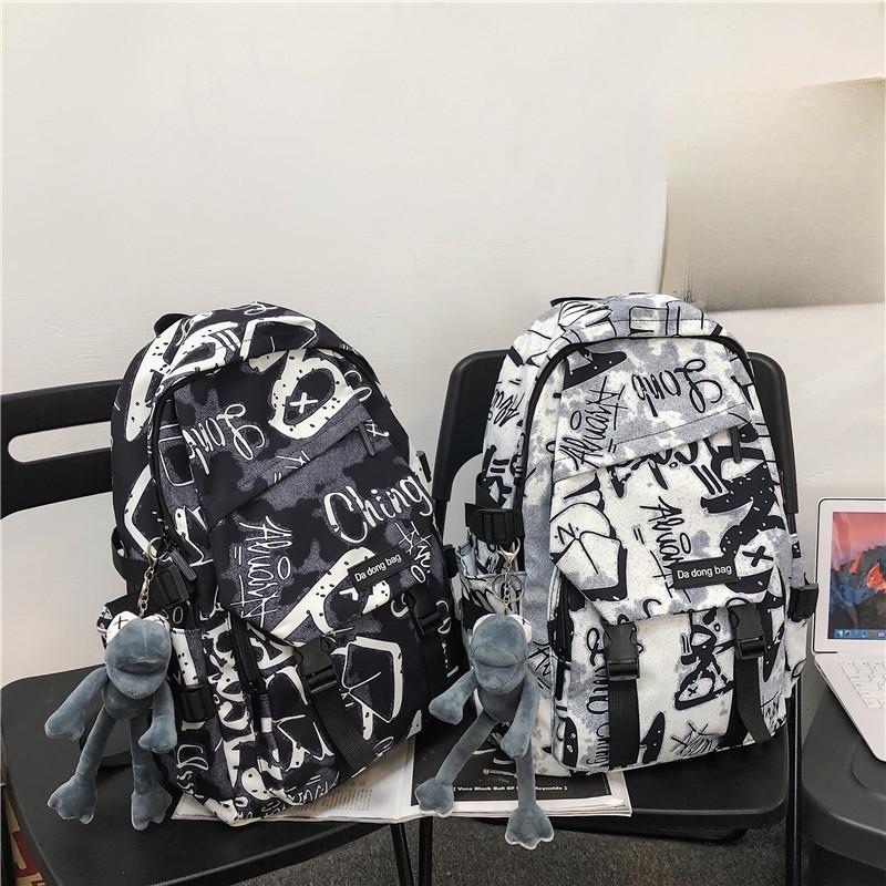 Ein Rucksack mit großem Fassungsvermögen für Studenten Ein trendiger Rucksack für Schüler der Ober- und Unterstufe