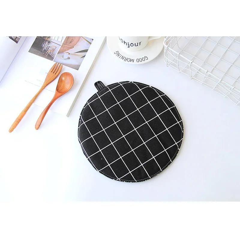 1 Piece Fashion Nordic Cute Cotton Non - Slip Yellow Gray Kitchen Cooking Baking BBQ Potholders Oven Mitts Microwave Gloves