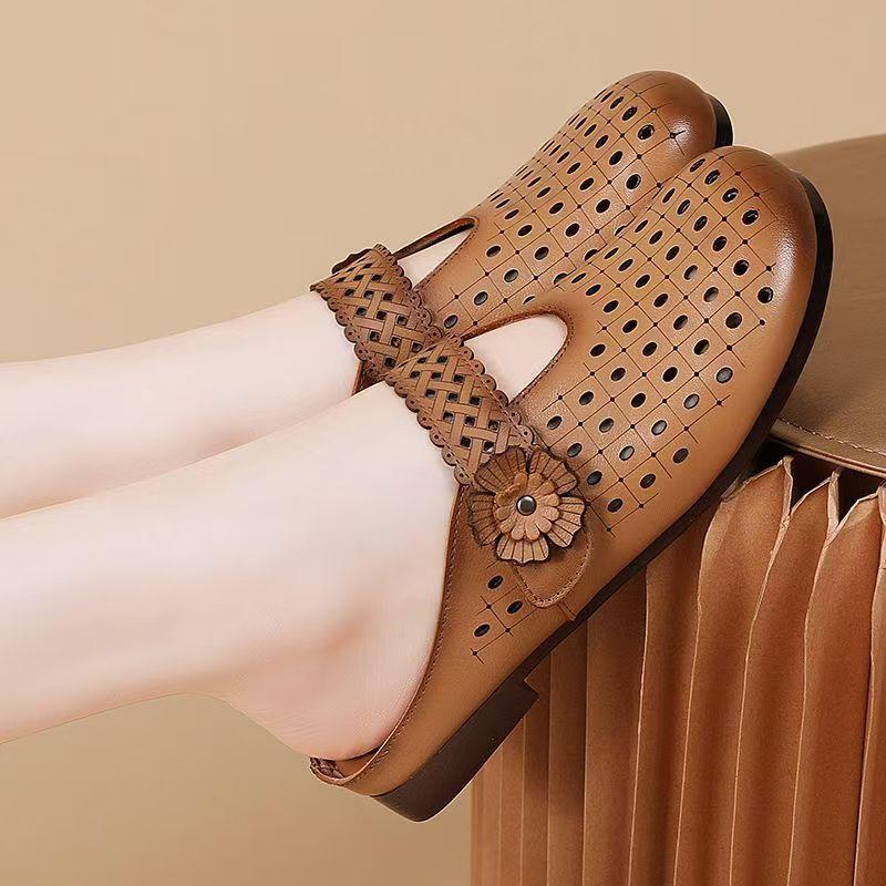 Damen Sommer Leder Ausgeschnitten Baotou Hausschuh Weiche Sohle Rutschfest Blume Retro Outdoor Halbschuh Flache Sohle Runde Zehen Sandale