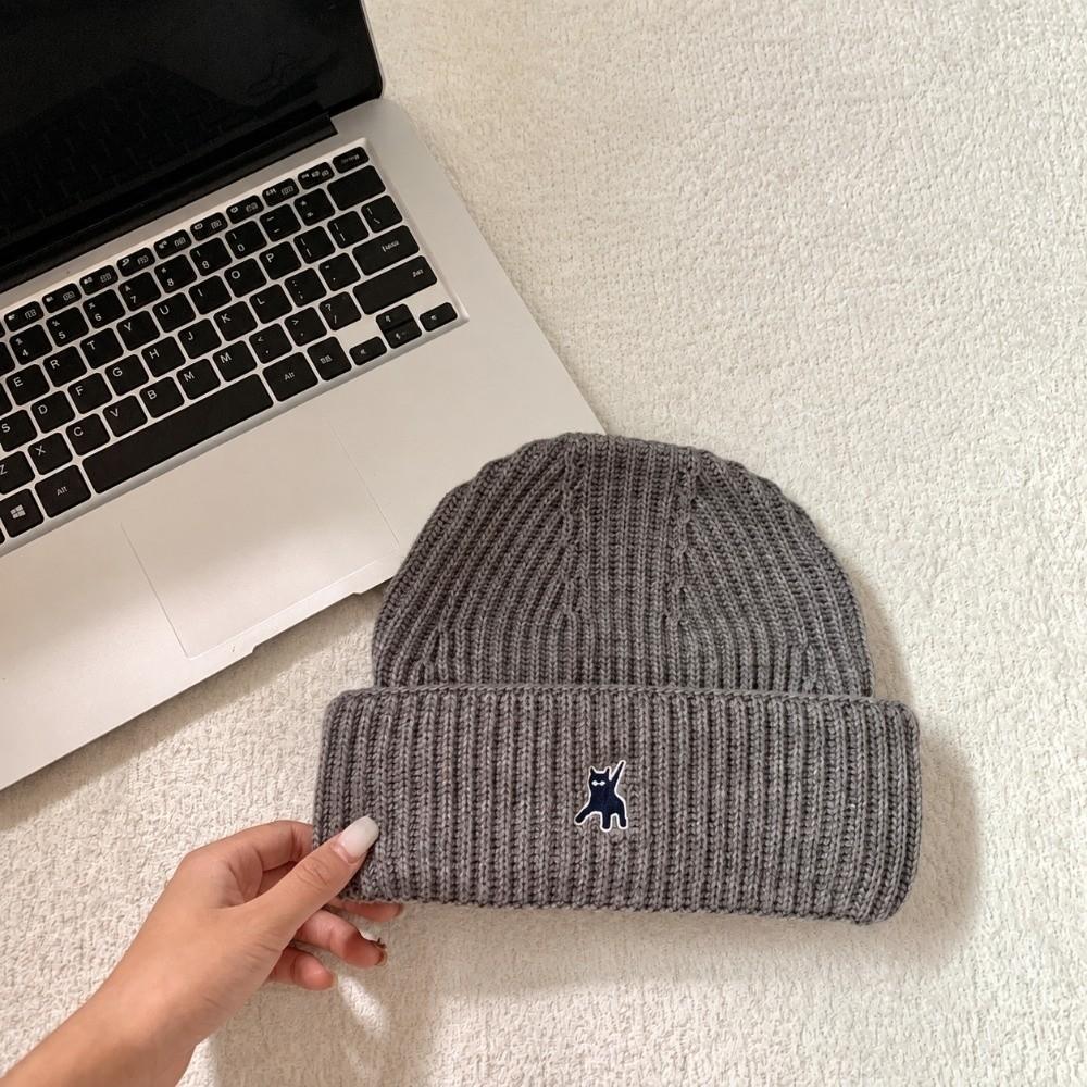 Polyester Knitted Beanie Hat Warm Lining Winter Ear Protection Hat Cat Embroidery Beanie  For Women
