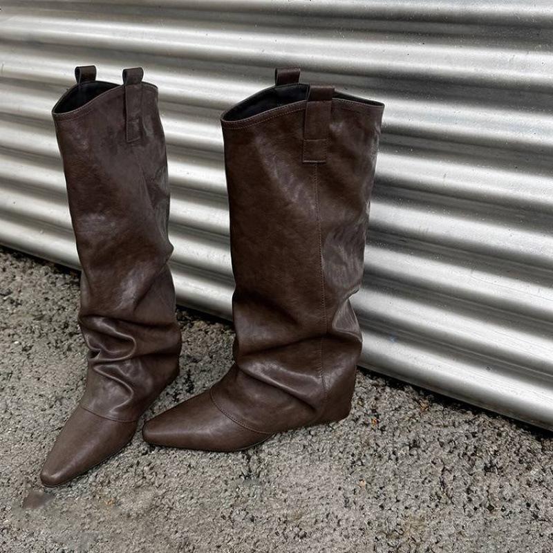 Autumn and winter women's leather boots leather large size women's boots comfortable European and American high boots new middle heel pointed Martin 