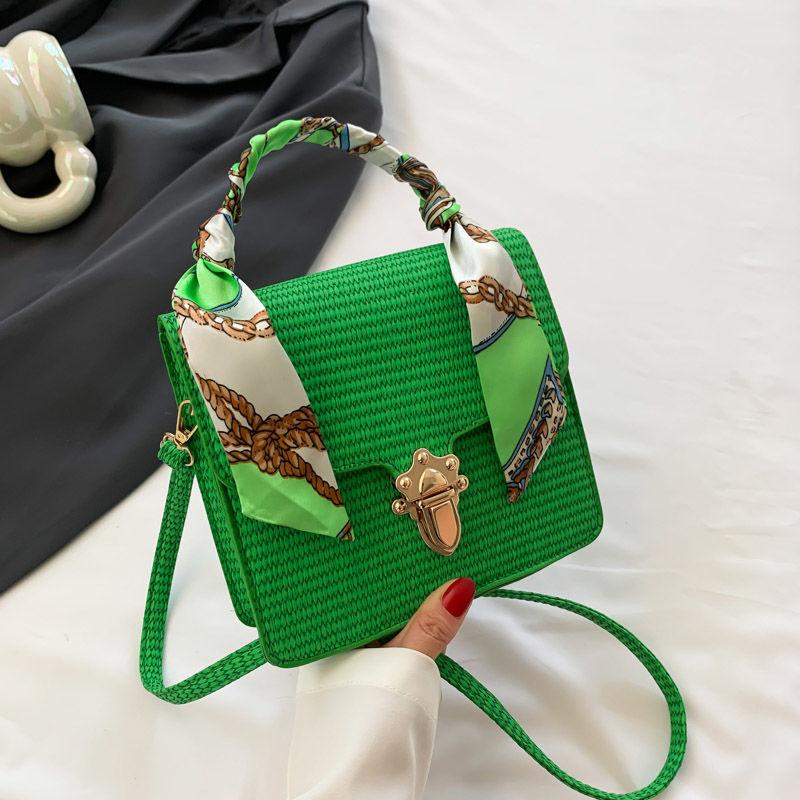 

Niche design 2025 new summer simple foreign style small square silk scarf trend fashion shoulder messenger bag small square bag зелёный