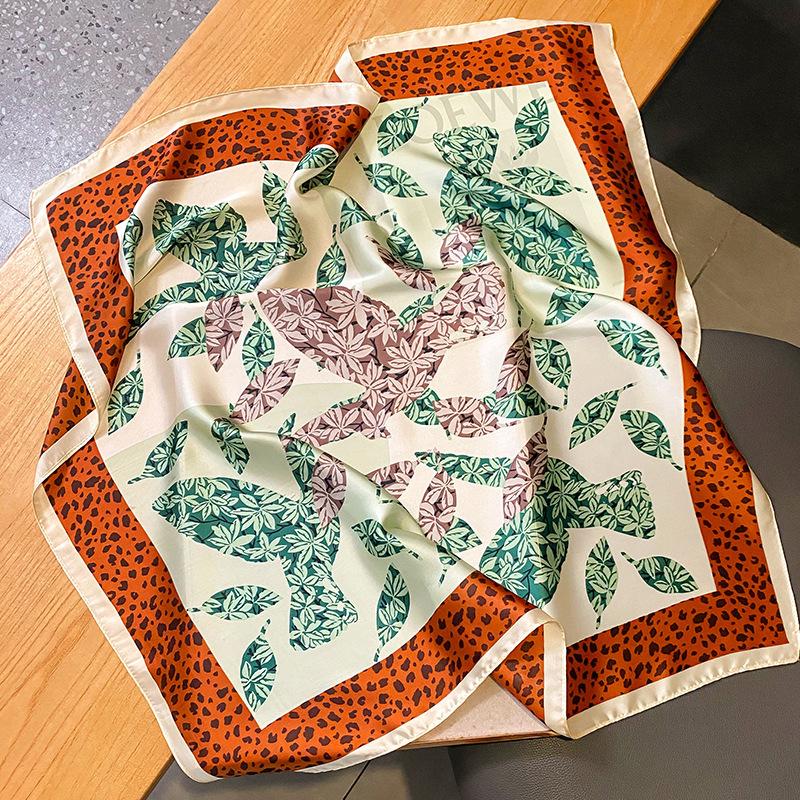 Elegant Leopard Scarf for Lady Fashion Square Silk Neck Kerchief Bandana Foulard Soft Hairbands Women  New Bufanda