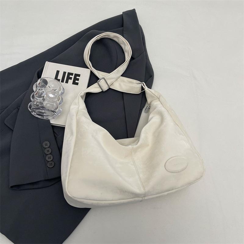 Large-capacity underarm bag women's 2025 new versatile fashion tote bag commuting to work oblique shoulder bag