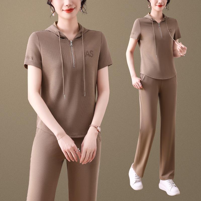2026 Spring Casual Women's Half-Zip Hooded Sports Suit with Rhinestones - Two-Piece Set for Middle-Aged Moms