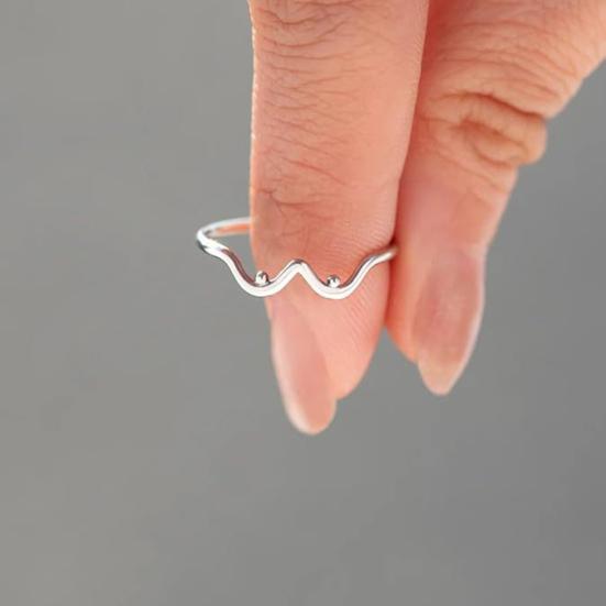 Women Brooch Retro Butterfly Shape Faux Emerald Rhinestone Decor Anti-slip Suit Coat Collar Hat Scarf Decoration Clothes