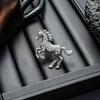 Spilla Cavallo al Galoppo con Strass Retrò: Spilla Animalier di Lusso di Alta Gamma, Gioielleria Creativa Europeo-Americana