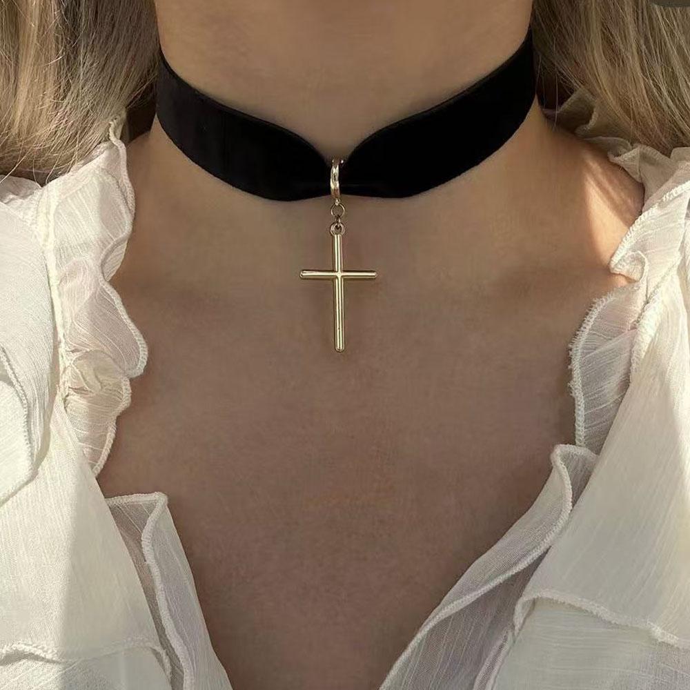 Classic Gothic Tattoo Velvet Choker Necklace Red Zircon Heart Pendant Necklaces For Women Jewelry Valentine's Gift N0544