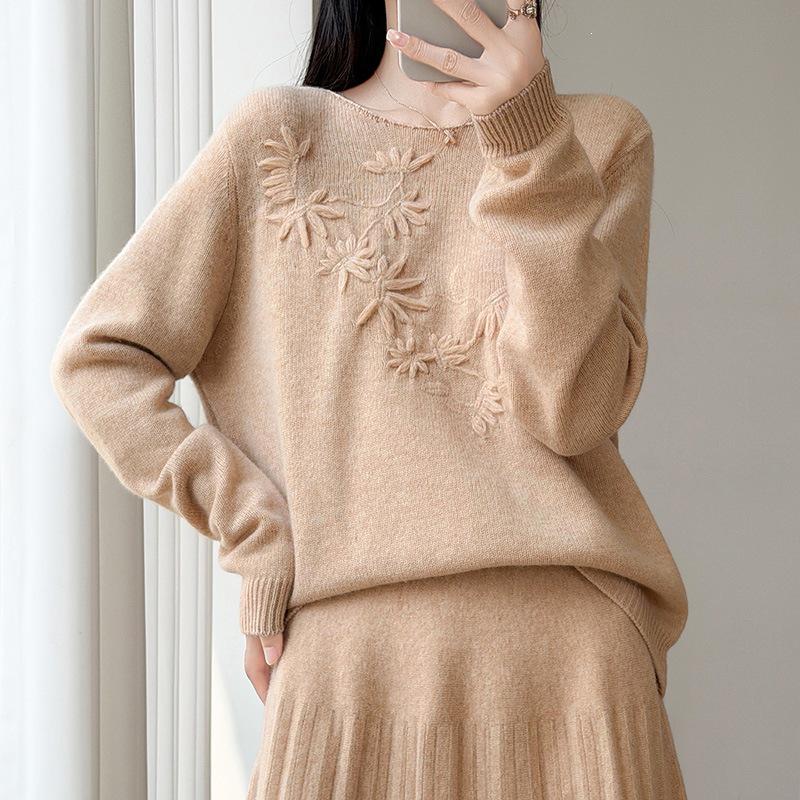 2026 Women's Hand-Embroidered Pure Wool Knitwear: Soft, Loose, Round Neck, Long Sleeve Sweater for Autumn/Winter