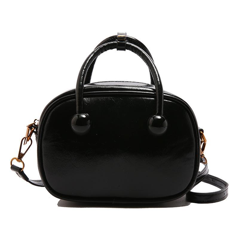 

Lightweight, compact, retro niche design, high-end texture, trendy single shoulder oblique span handbag. чорний