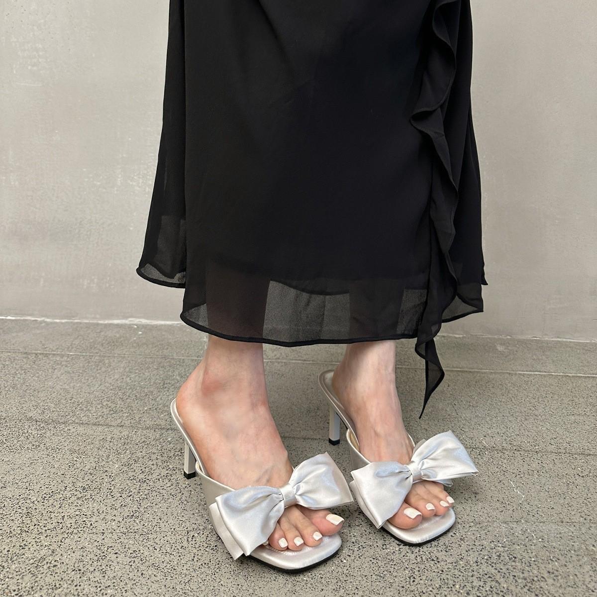 

Beautiful silver one-word cool slippers women s summer wear new gas bow high heels sandals 40 срібний