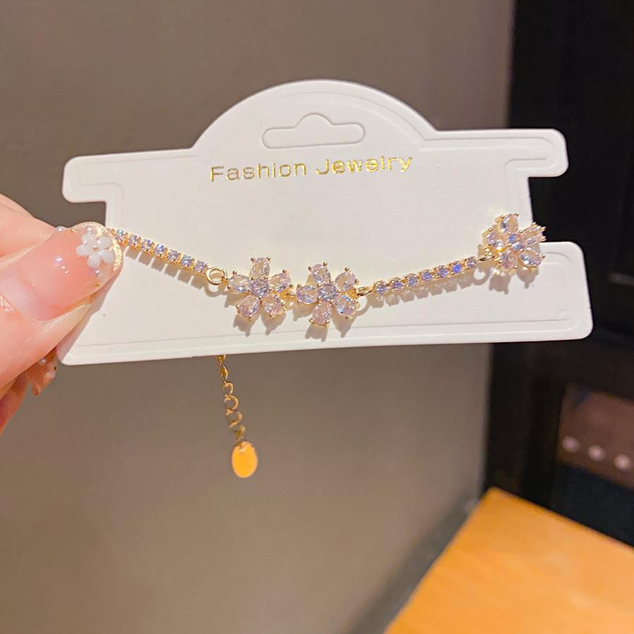 Floral Zircon Pendant Bracelets For Women With Elegant Copper And Plastic Material
