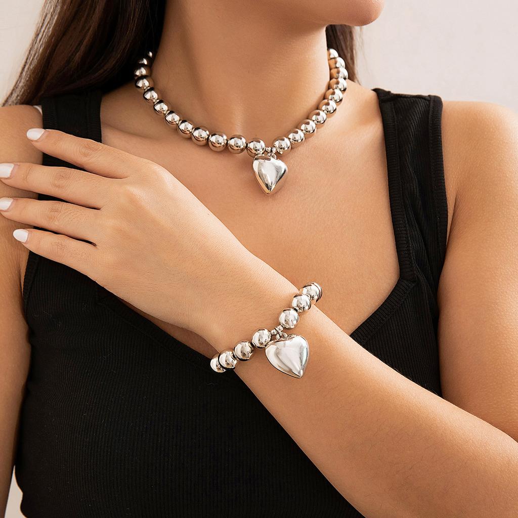 Exaggerated Metal Love Pendant Round Bead Necklace Fashion Imitation Pearl Beaded Necklace Female Necklace