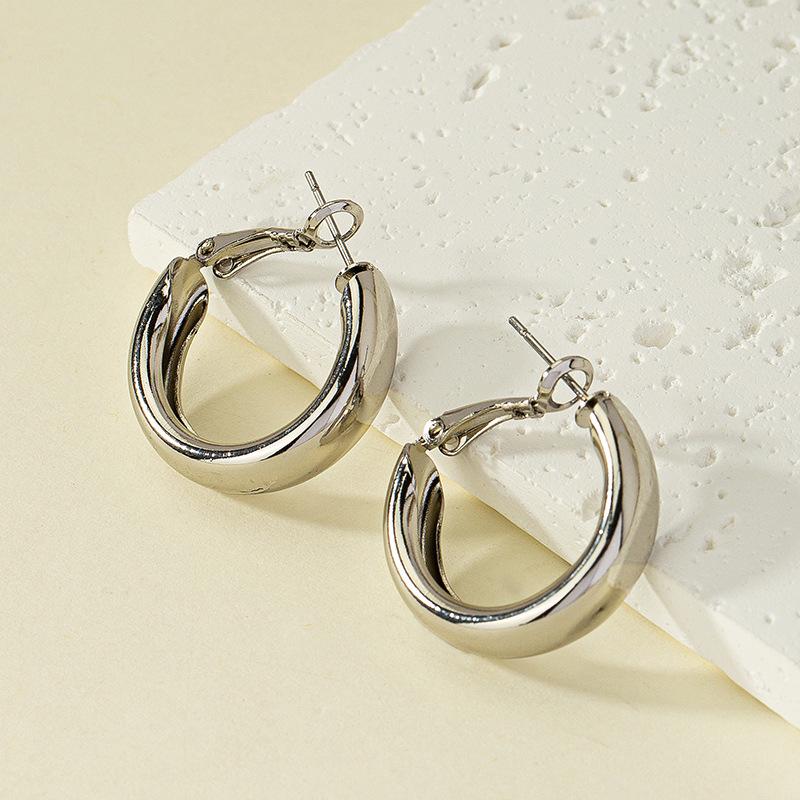 

Korean Dongdaemun Geometric Circle Earrings: Retro French Style for Women