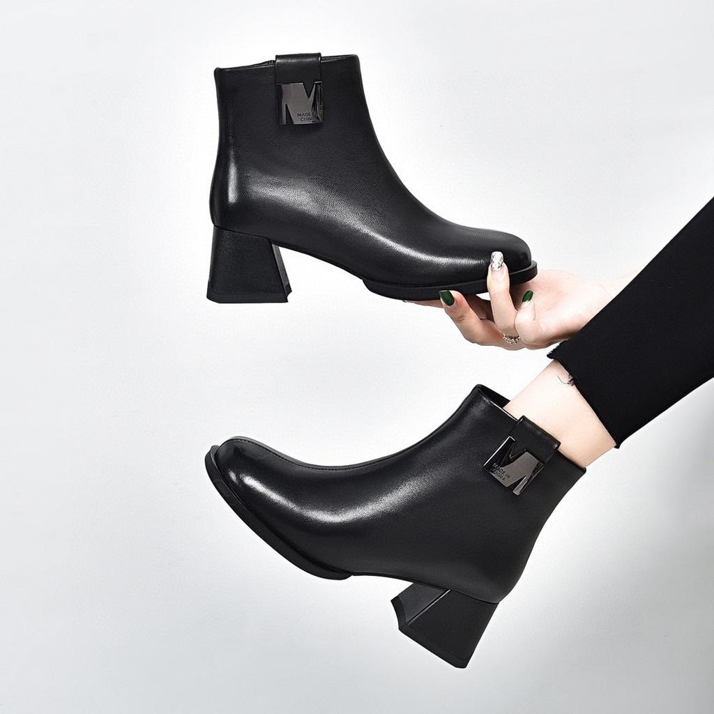 Square head Chelsea small bare boots 2025 fashion Korean version of fairy short boots top layer sheepskin thick heel metal buckle fashion boots