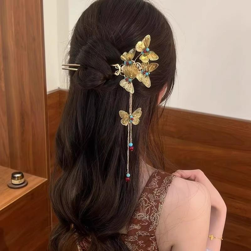 Retro Chinese Style Tassel Hairpin with Butterfly Bead Design