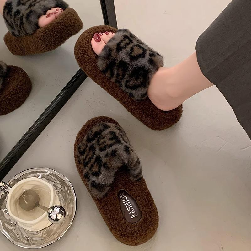 Chaussons moelleux à imprimé léopard pour femmes, nouveaux vêtements d'extérieur d'automne et d'hiver, semelle épaisse, chauds, en peluche, en coton, pour l'intérieur, maison