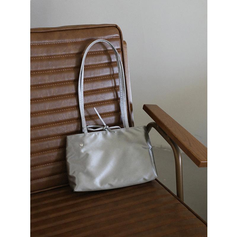 

Penne Ballet Simple Retro Velvet Satin Handheld Small Square Bag Shoulder Underarm Bag Standard серебряный