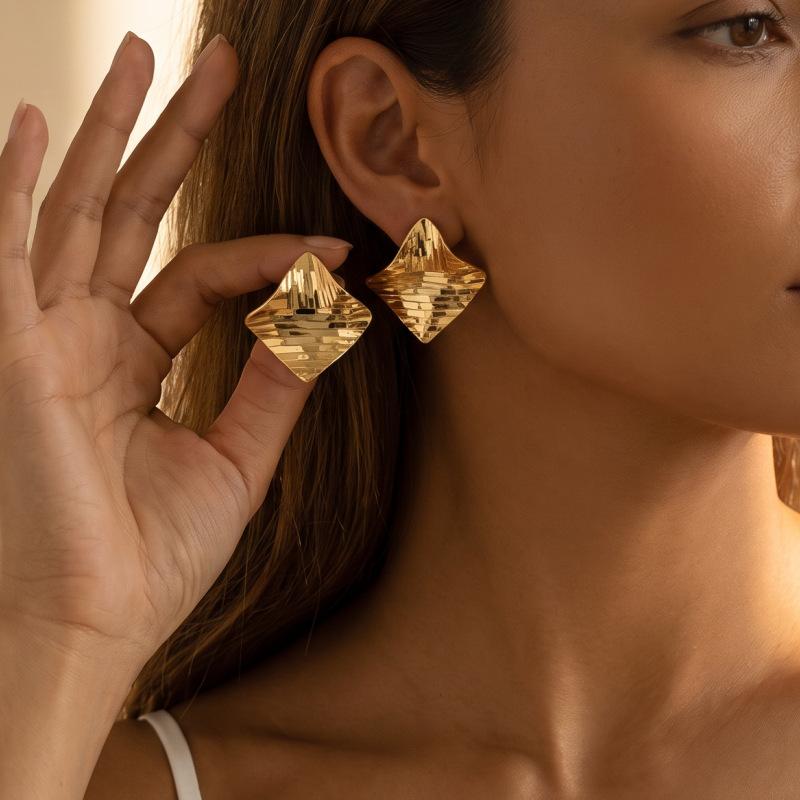 European and American Ins Style Geometric Rhombus Pattern Earrings, Cold and High-end Fashion Earrings, Exquisite and Versatile Niche Earrings