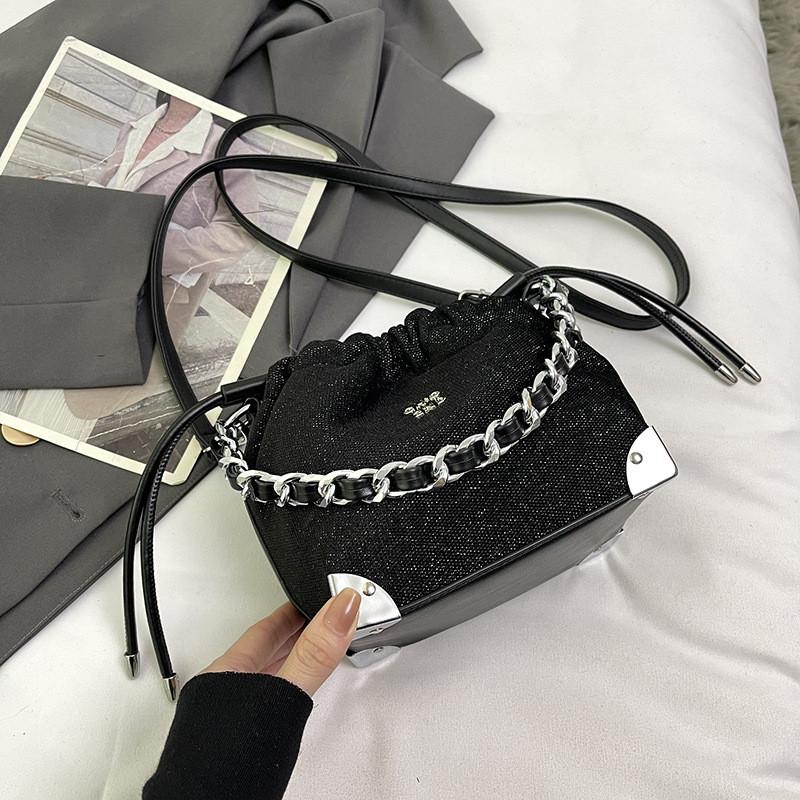 New Arrival Stylish Pleated Shoulder Bag For Women 2023 Black Cross-border Trendy Polyester Bucket Bag