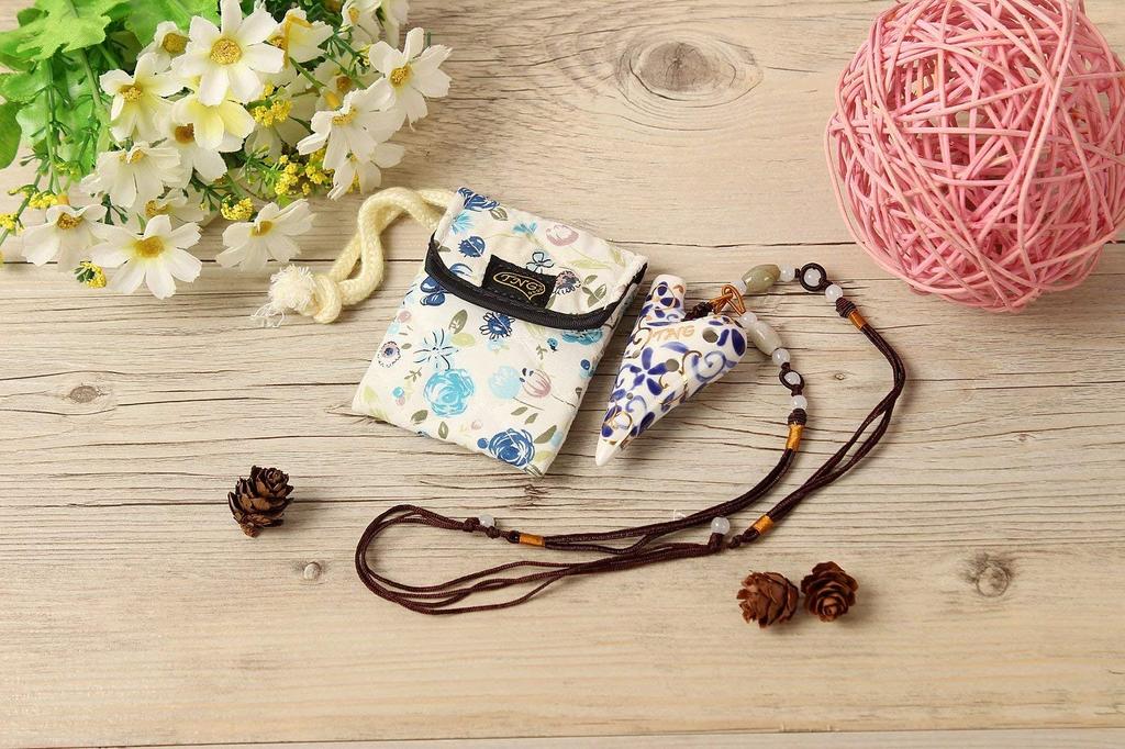 TNG Mini Ocarina 6 Holes Gun Luxury Necklace Single F Key Ocarina Wind Instrument Blue Flower Porcelain [Pendant / / Type]