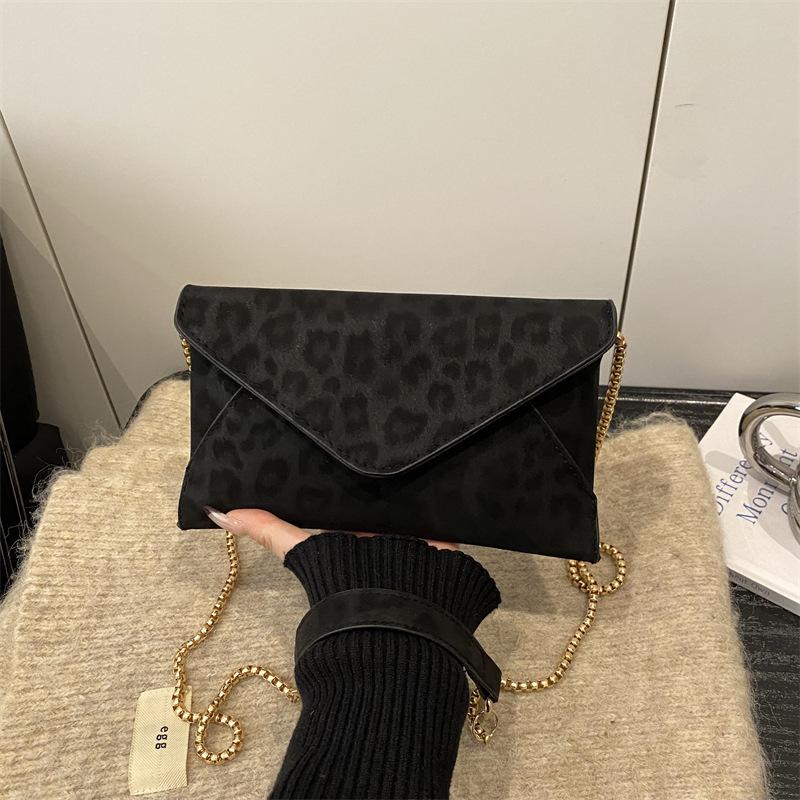 New Leopard Print Shoulder Bag Women Fashi Crossbody Messenger Bag Retro Chain Comfortable and Versatile Texture Phe Bag
