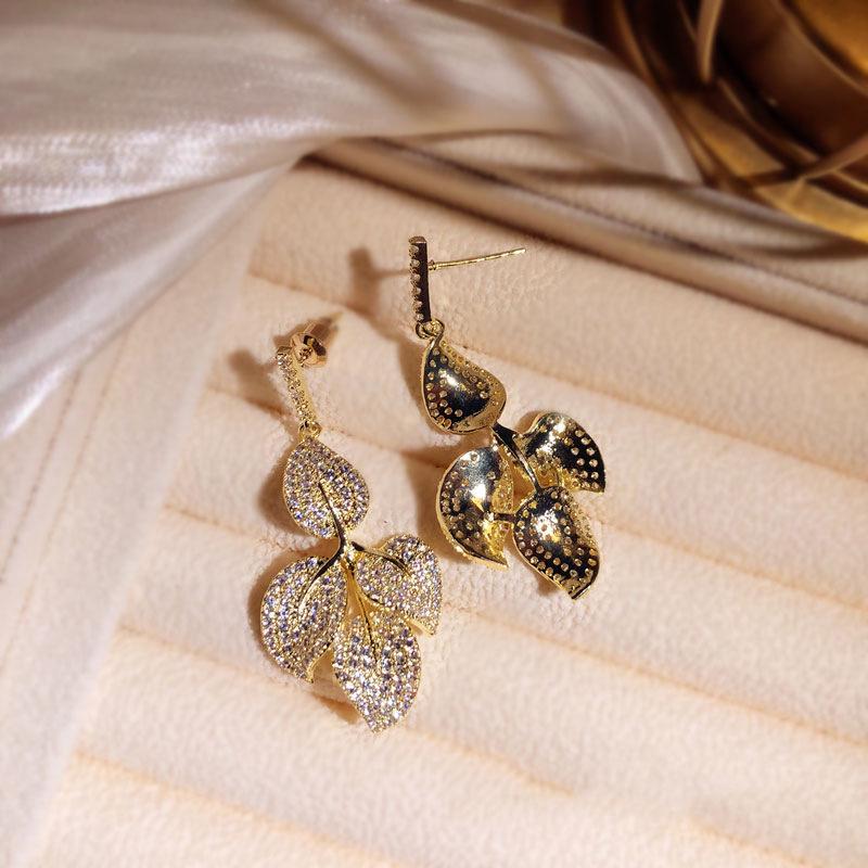 New Natural Elements Ginkgo Drop Earrings Elegant Ladies Leaf Dangle Earrings Simple Zircon Earrings Jewelry Gift